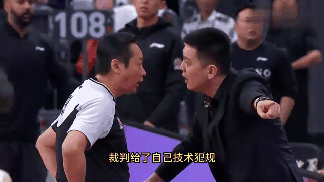 乐鱼体育官方-巴黎技术犯规送分，T1主帅怒摔战术板！